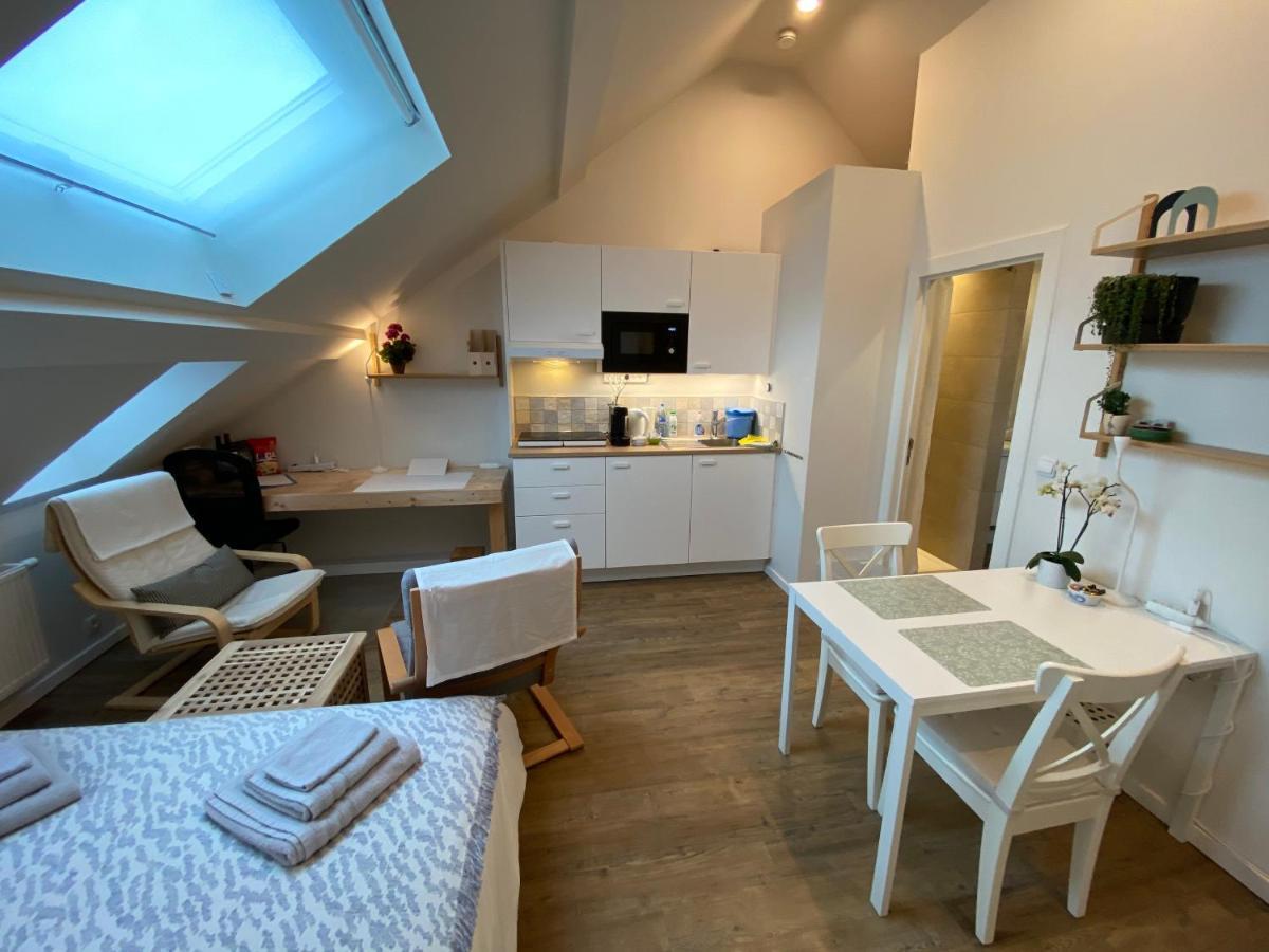 Logies-M Comfort Studios Inc Bikes B&B Ostenda Esterno foto