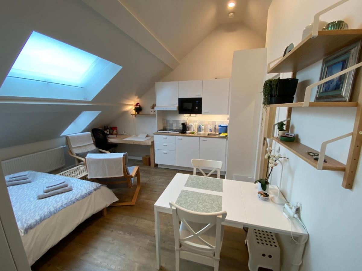 Logies-M Comfort Studios Inc Bikes B&B Ostenda Esterno foto