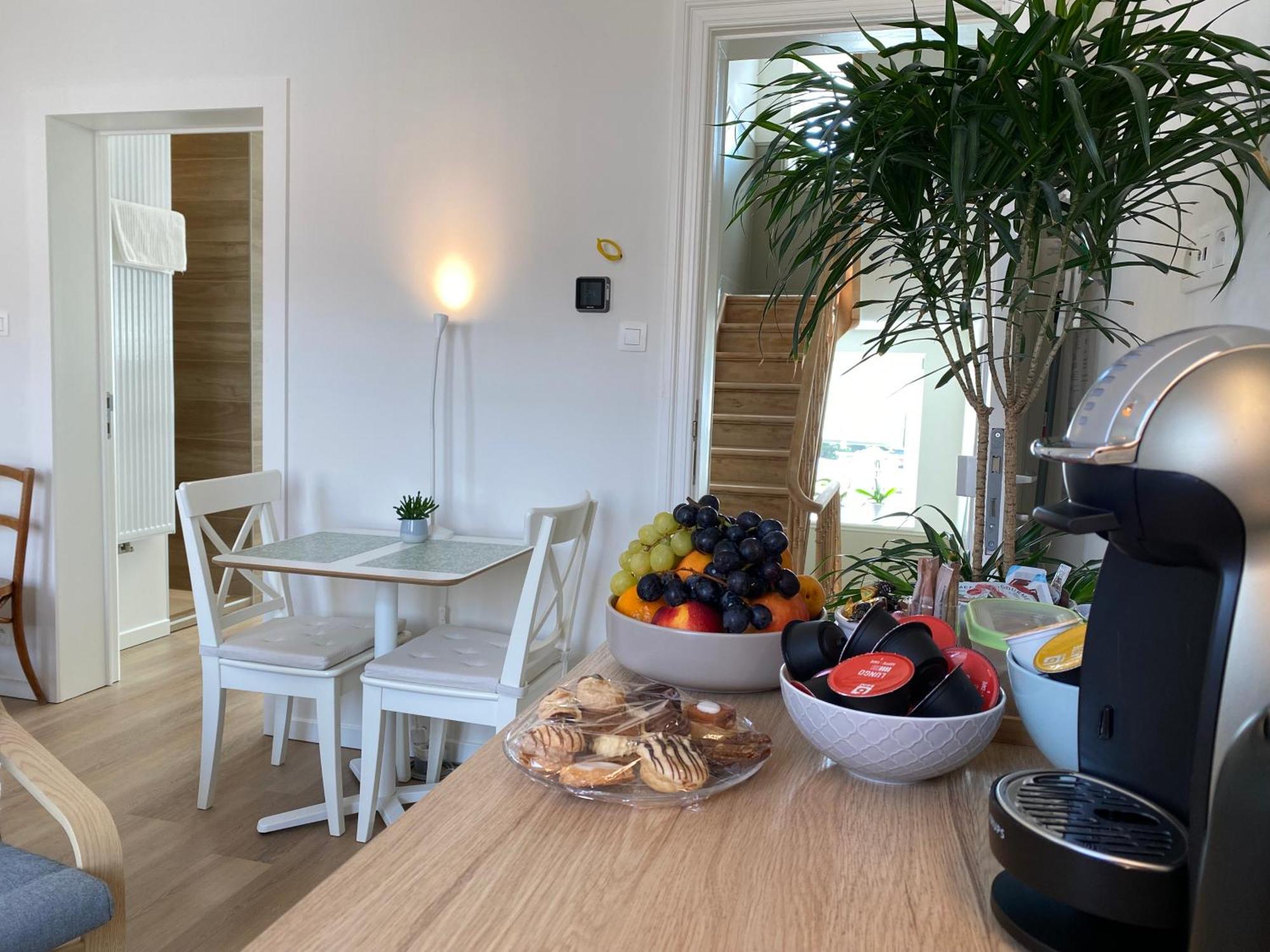 Logies-M Comfort Studios Inc Bikes B&B Ostenda Esterno foto